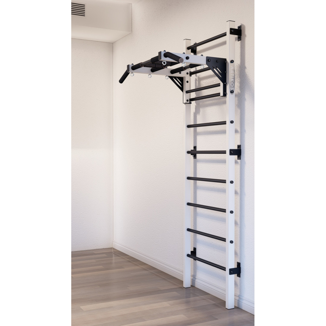 Drabinka gimnastyczna z poziomym drążkiem ARTikOS wzmocniona bielą z czarnymi elementami