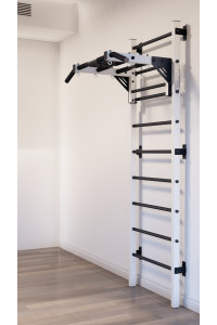 Drabinka gimnastyczna z poziomym drążkiem ARTikOS wzmocniona bielą z czarnymi elementami