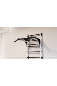 Drabinka gimnastyczna z poziomym drążkiem ARTikOS wzmocniona bielą z czarnymi elementami