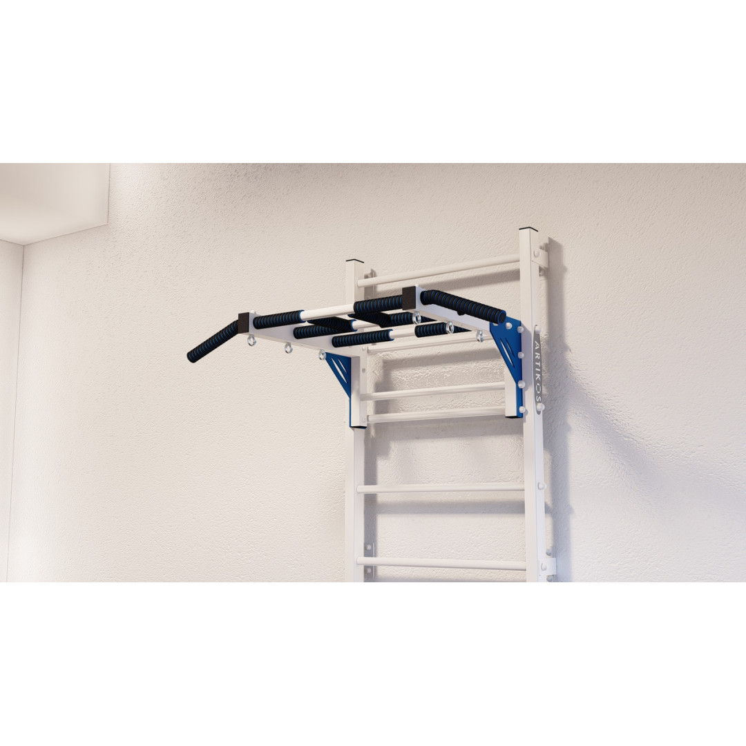 Drabinka gimnastyczna z poziomym drążkiem ARTikOS wzmocniona bielą z niebieskimi elementami