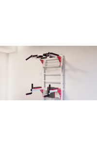 Drabinka gimnastyczna z poziomymi prętami i kratami ARTikOS wzmocniona bielą z czerwonymi elementami