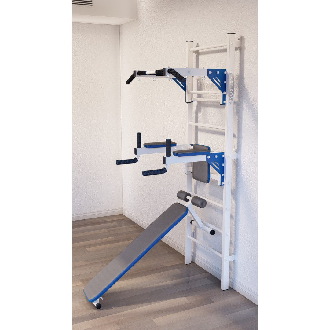 Drabinka gimnastyczna z poziomym drążkiem, drążkami i ławką ARTKOS wzmocniona bielą z niebieskimi elementami