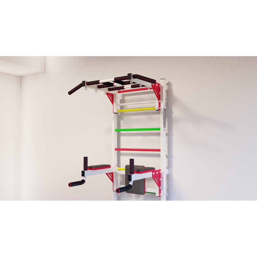 Szwedzka ściana z poziomym drążkiem, drążkami i ławką ARTKOS wzmocniona białymi schodami sygnalizacją świetlną