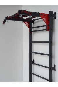 Drabinka gimnastyczna z poziomym drążkiem, drążkami i ławką ARTITKOS wzmocniona czernią z czerwonymi elementami