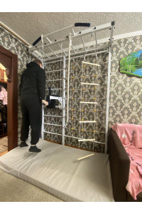 Ściana z uchwytem ARTKOS + listwy dociskowe