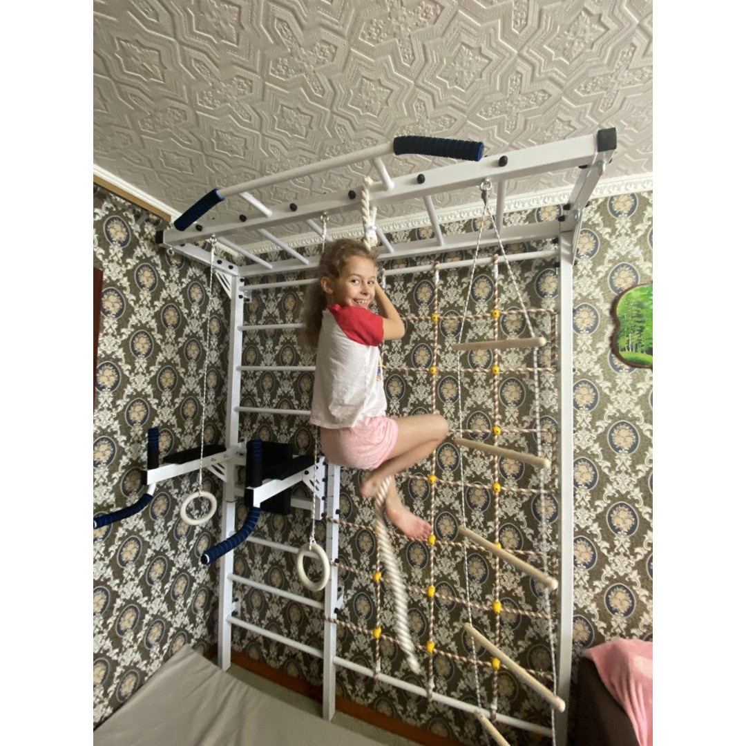 Ściana z uchwytem ARTKOS + listwy dociskowe