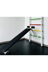 Drabinka gimnastyczna z poziomym drążkiem, drążkami i ławką ARTKOS wzmocniona bielą z niebieskimi elementami