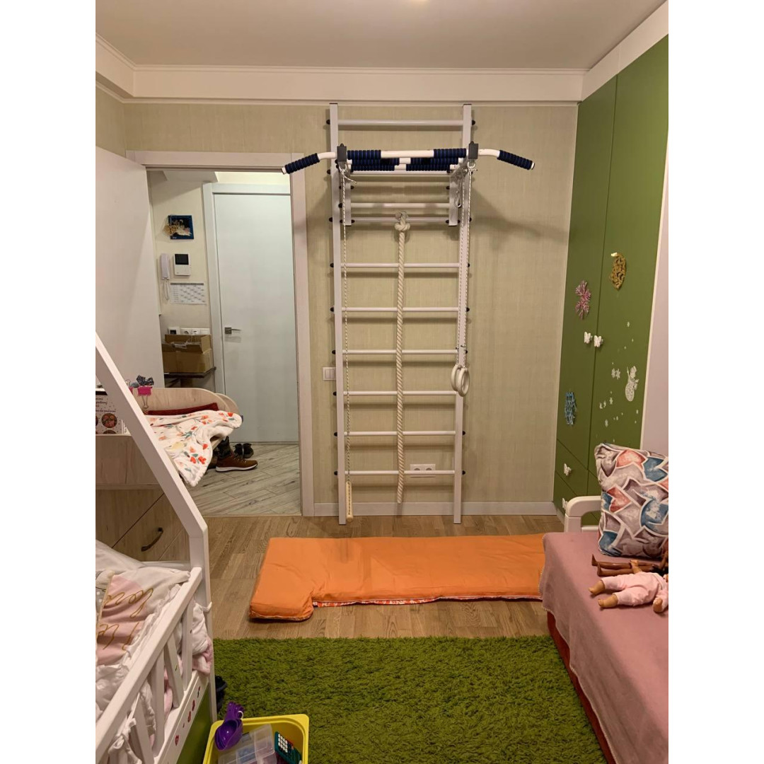 Szwedzka ściana Artikos jest biała