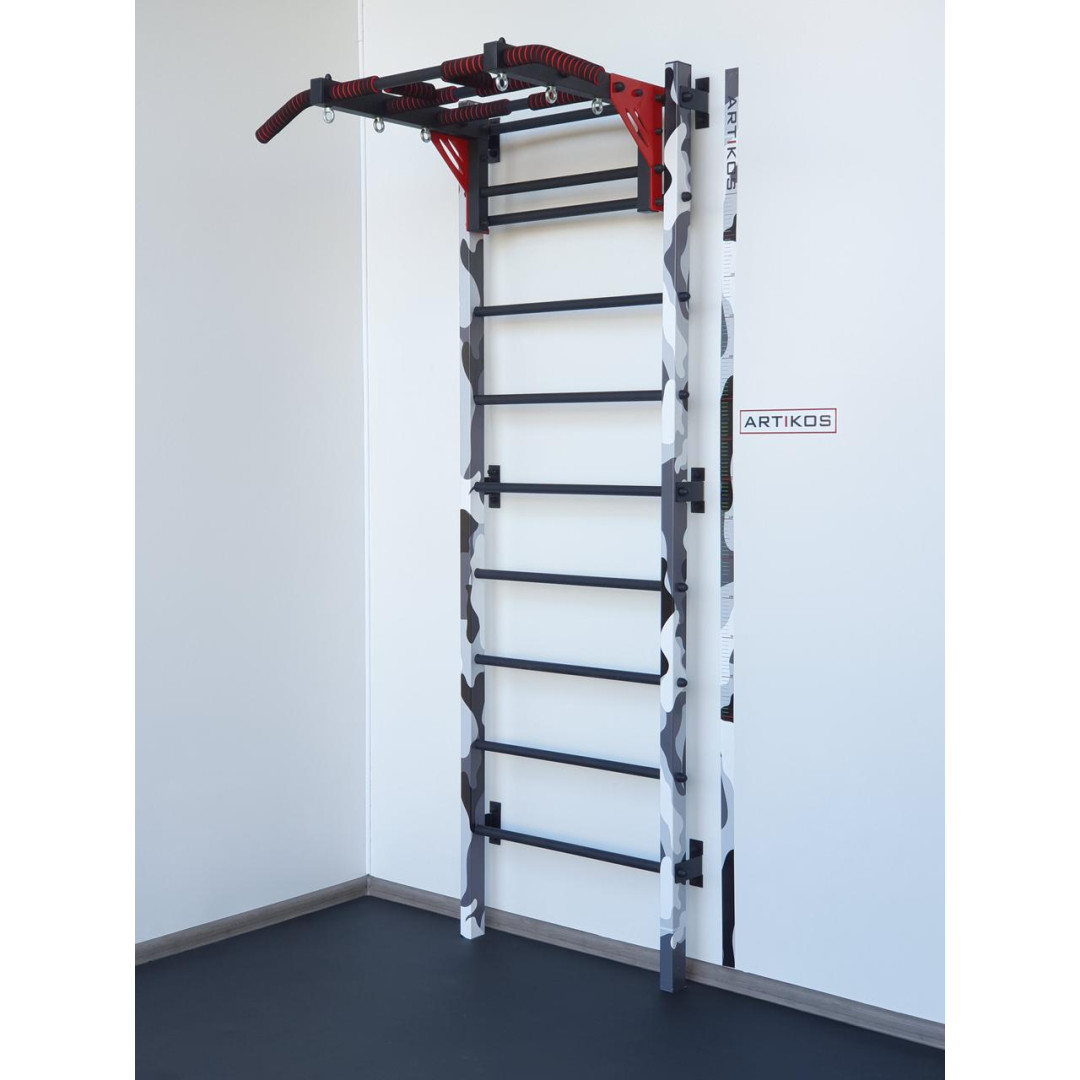 Szwedzka ściana wojskowa z zestawem dla dzieci i matą