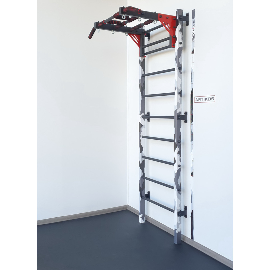 Szwedzka ściana wojskowa z zestawem dla dzieci i matą