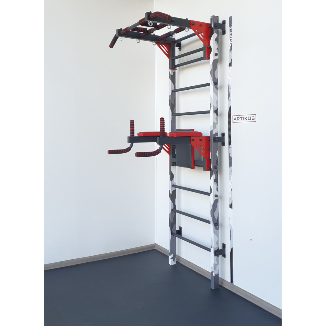 Szwedzka ściana wojskowa z zestawem dla dzieci i matą