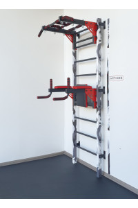 Szwedzka ściana wojskowa z zestawem dla dzieci i matą