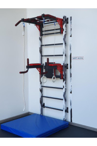 Szwedzka ściana wojskowa z zestawem dla dzieci i matą