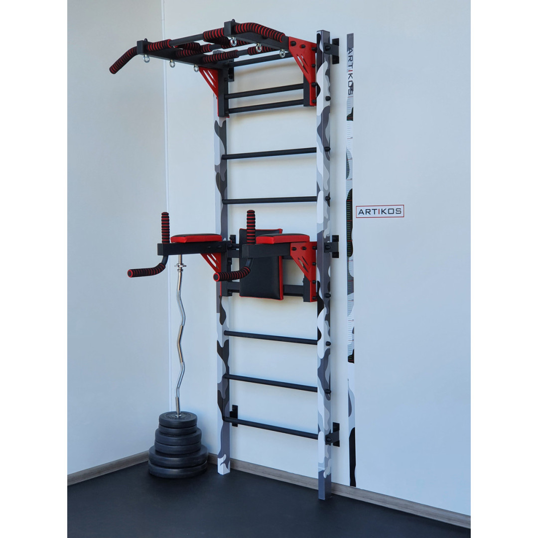 Szwedzka ściana wojskowa z zestawem dla dzieci i matą