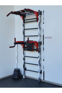 Szwedzka ściana wojskowa z zestawem dla dzieci i matą