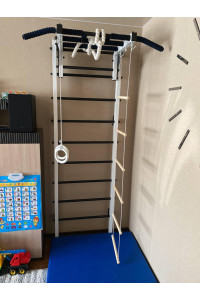 Szwedzka ściana jest biało-czarna, zestaw dla dzieci