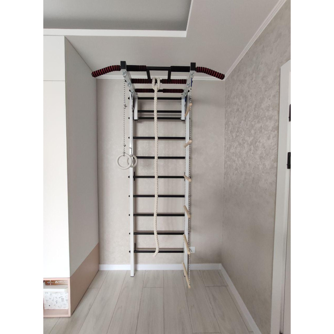 Szwedzka ściana jest biało-czarna, zestaw dla dzieci