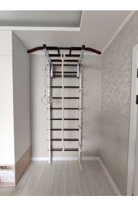 Szwedzka ściana jest biało-czarna, zestaw dla dzieci