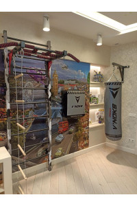 Szwedzka ściana wojskowa z zestawem dla dzieci i matą