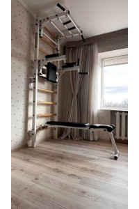 Drabinka gimnastyczna z poziomym drążkiem i kratami czarno-białymi Artikos PREMIUM