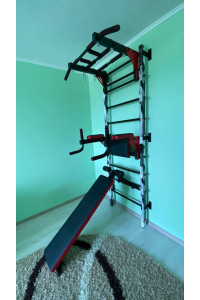 Drabinka gimnastyczna z poziomym drążkiem i kratami ARTKOS wzmocniona nadrukiem 
