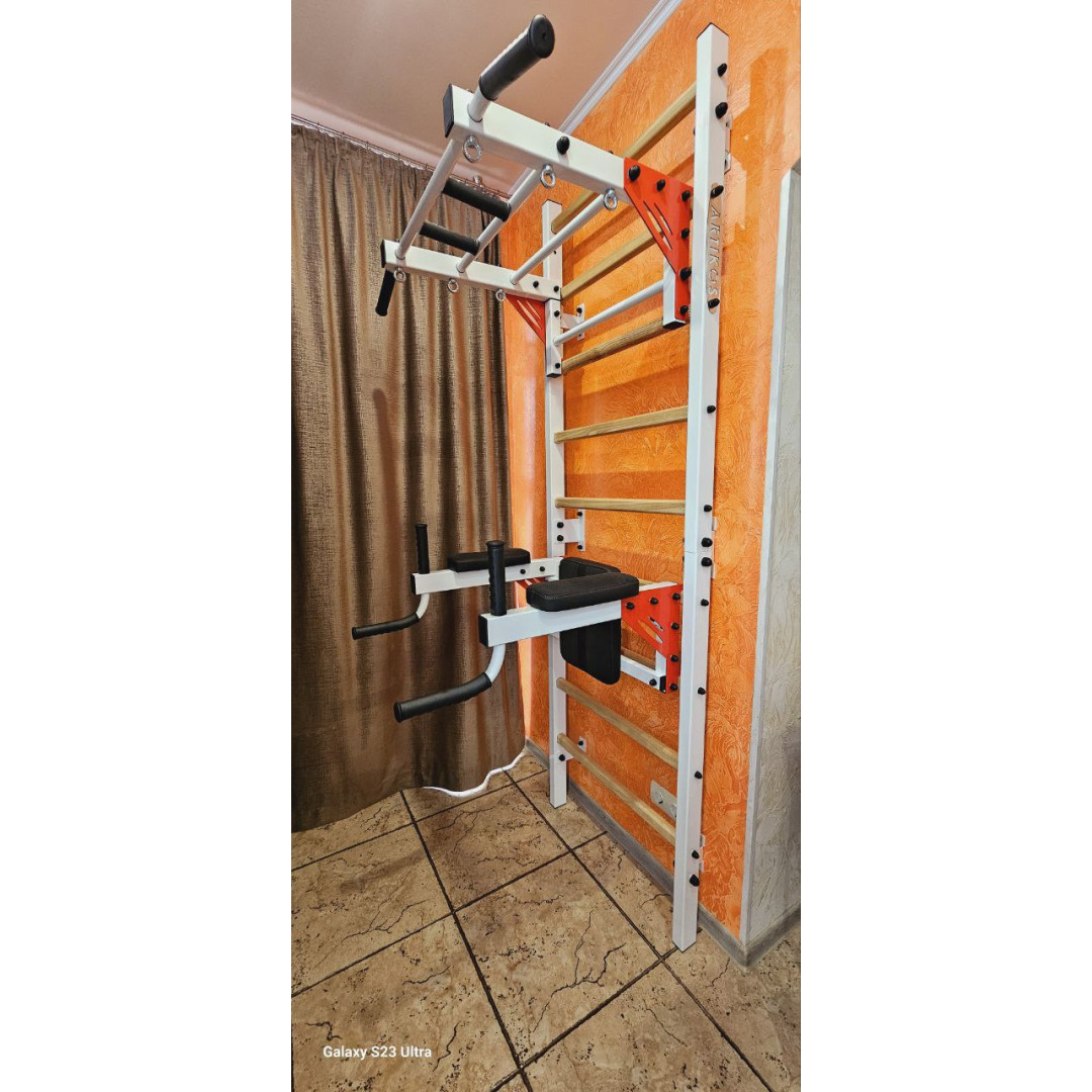 Drabinka gimnastyczna z poziomym drążkiem to biały Artikos PREMIUM