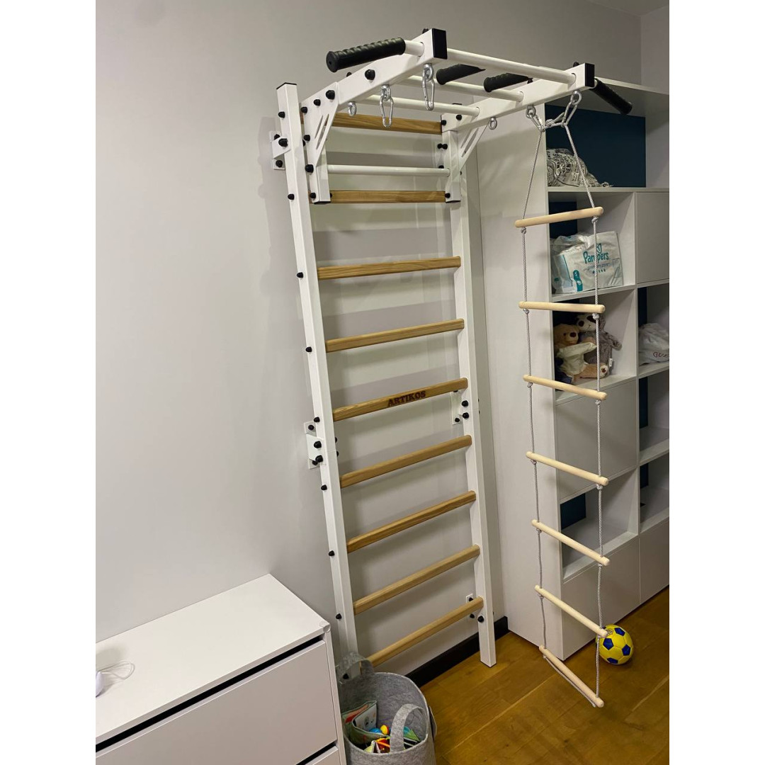 Drabinka gimnastyczna z poziomym drążkiem i kratami czarno-białymi Artikos PREMIUM