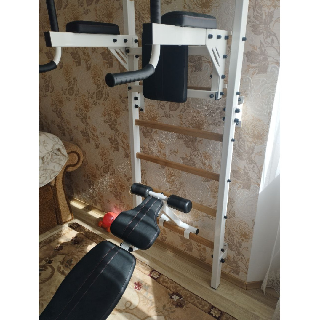 Drabinka gimnastyczna z poziomym drążkiem to biały Artikos PREMIUM