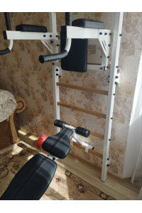 Drabinka gimnastyczna z poziomym drążkiem, drążkami, ławką i stojakiem barowym to biały Artikos PREMIUM