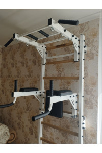 Drabinka gimnastyczna z poziomym drążkiem, drążkami, ławką i stojakiem barowym to biały Artikos PREMIUM