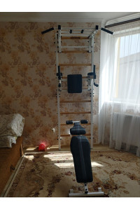 Drabinka gimnastyczna z poziomym drążkiem, drążkami, ławką i stojakiem barowym to biały Artikos PREMIUM