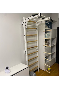 Drabinka gimnastyczna z poziomym drążkiem, drążkami, ławką i stojakiem barowym to biały Artikos PREMIUM